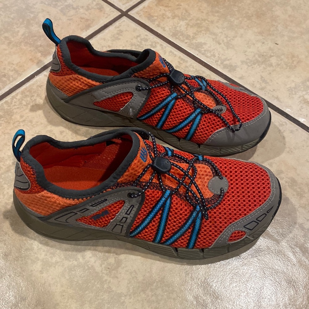 Teva Churn Evo kids  trail hiking size 4